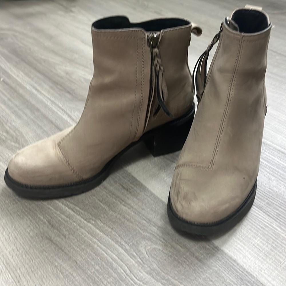 Toms heeled leather booties size 8.5